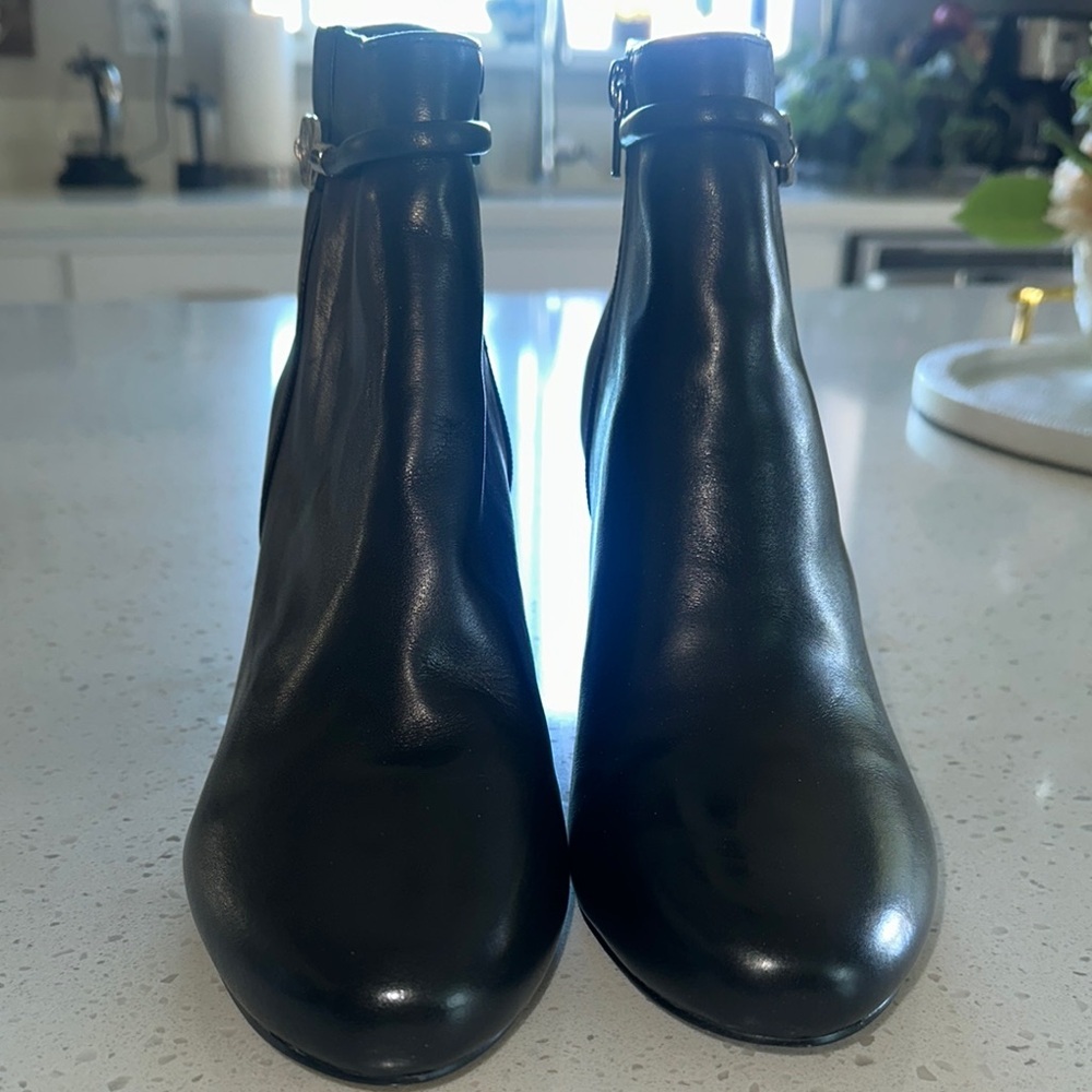 Bella Vita Black Ankle Boots with Sleek Design - Picture 2 of 9